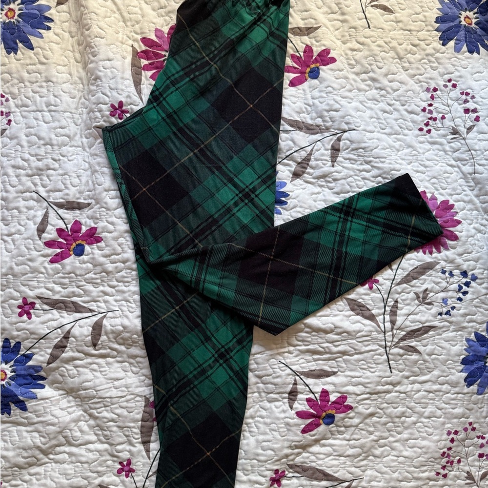 Sweetlegs Plus Size Plaid Green and Black Leggings